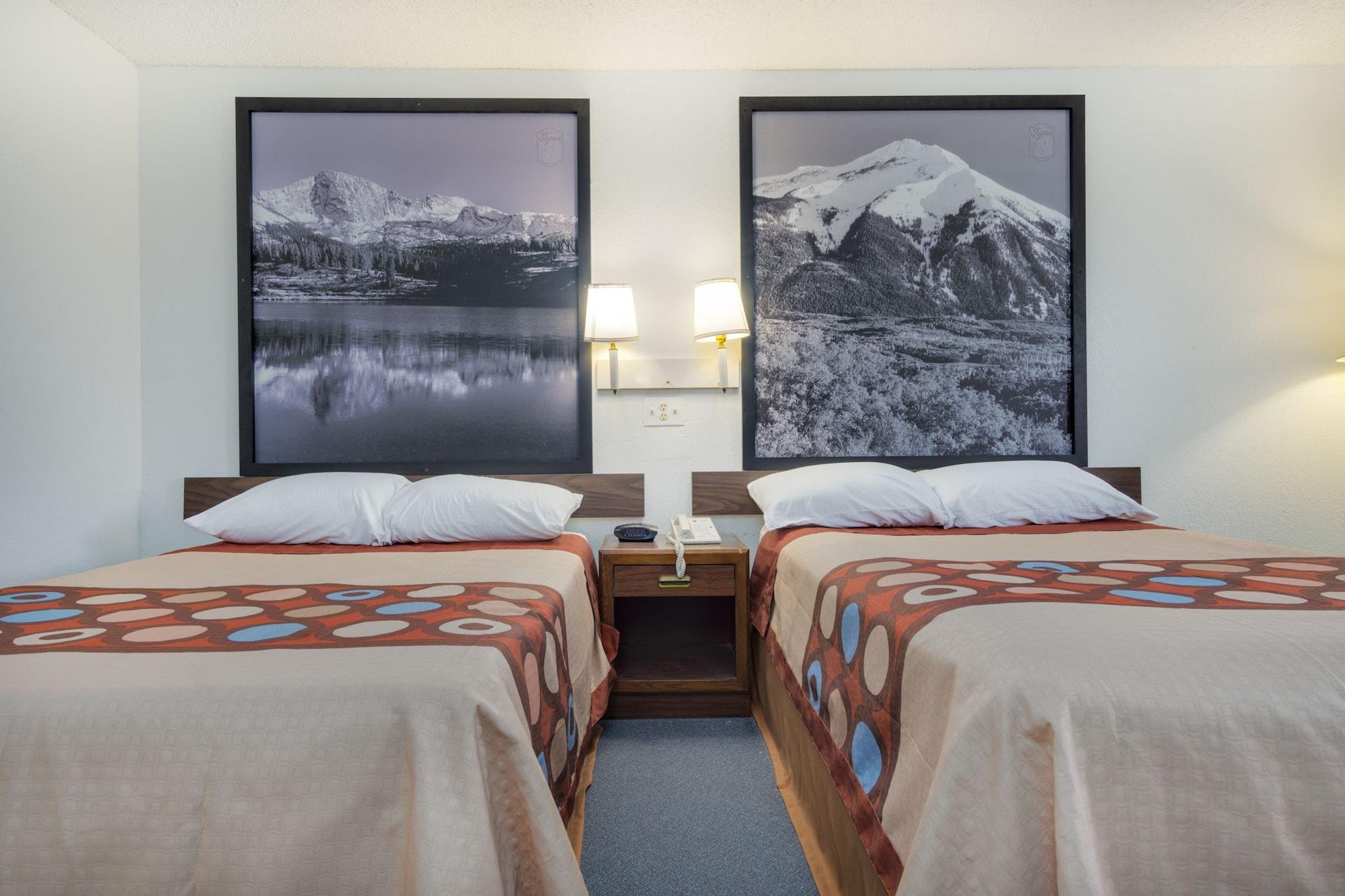 Super 8 By Wyndham Limon Hotel Buitenkant foto