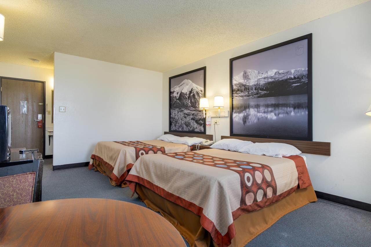 Super 8 By Wyndham Limon Hotel Buitenkant foto