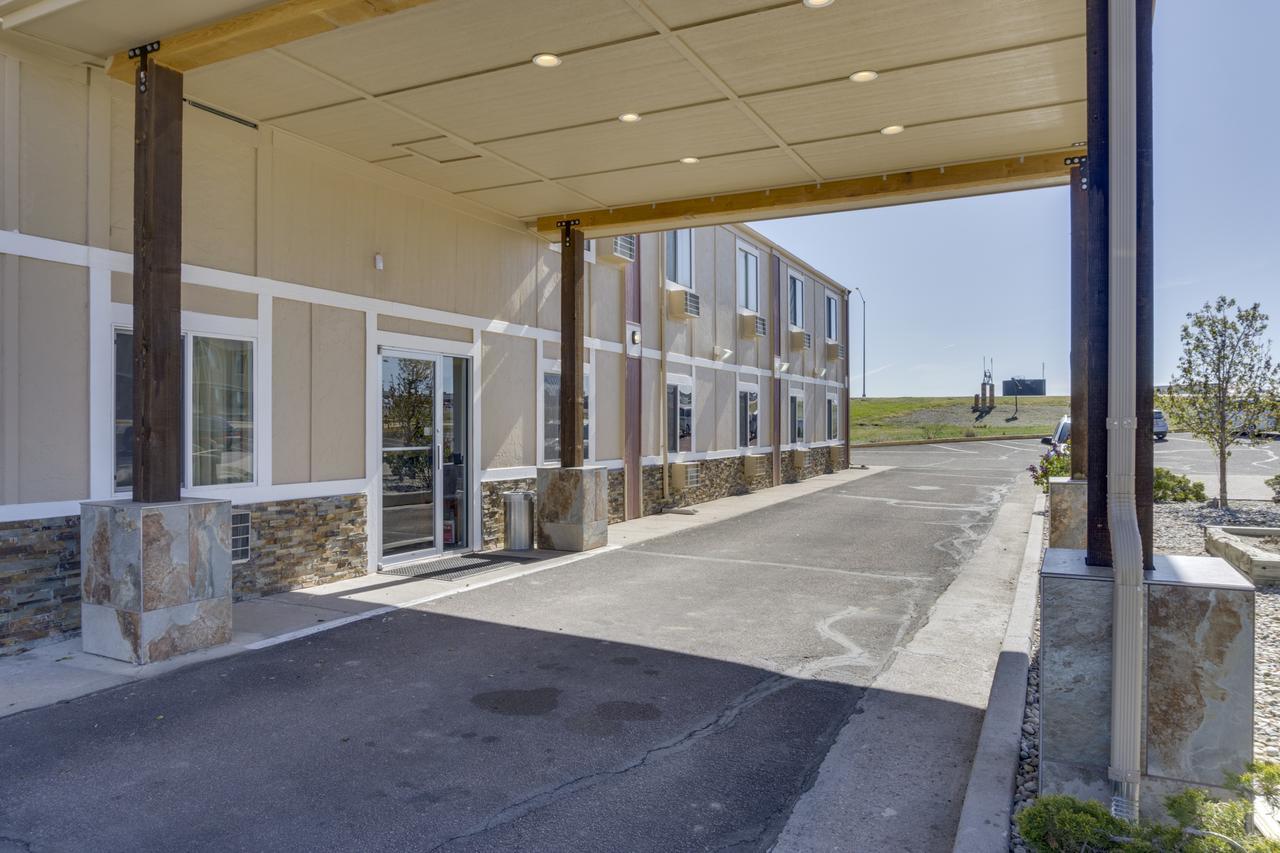 Super 8 By Wyndham Limon Hotel Buitenkant foto